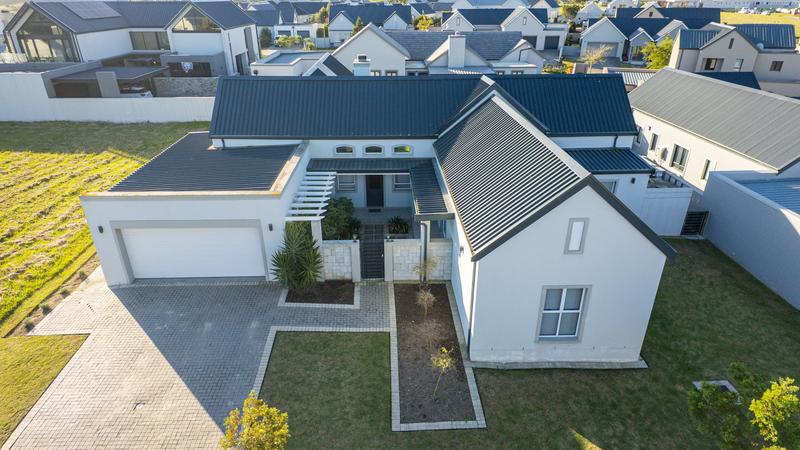 To Let 4 Bedroom Property for Rent in Kingswood Golf Estate Western Cape
